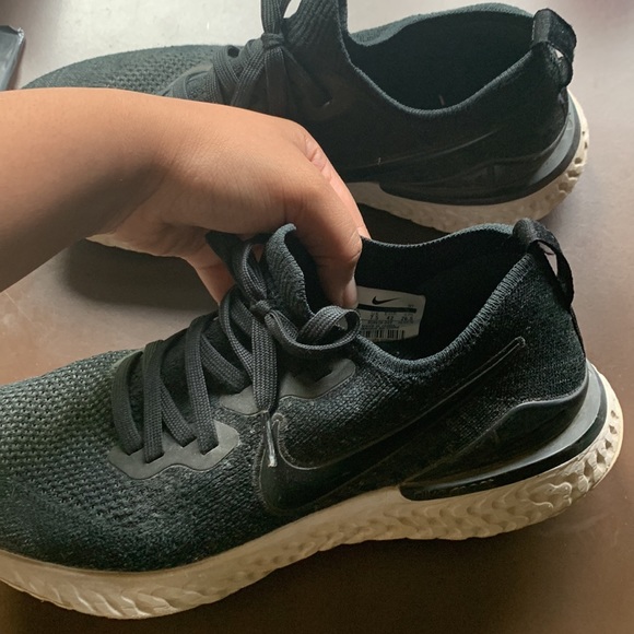 Nike shoes - Picture 5 of 5